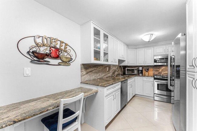 Building Photo - 3215 S Ocean Blvd