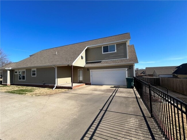 Building Photo - 5912 W Willow St