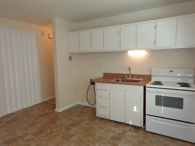 Building Photo - 4626 Coronet Ave