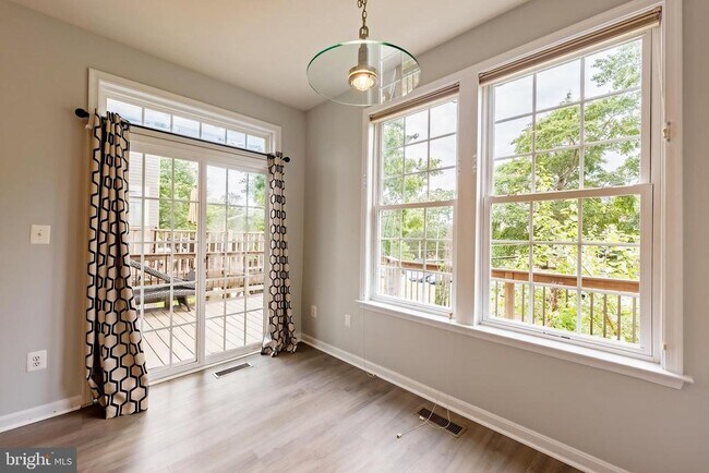 Building Photo - 3385 Beechcliff Dr