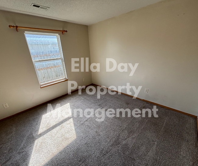 Building Photo - 2520 E Conquest St