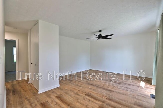 Building Photo - 601 Daventry Ln
