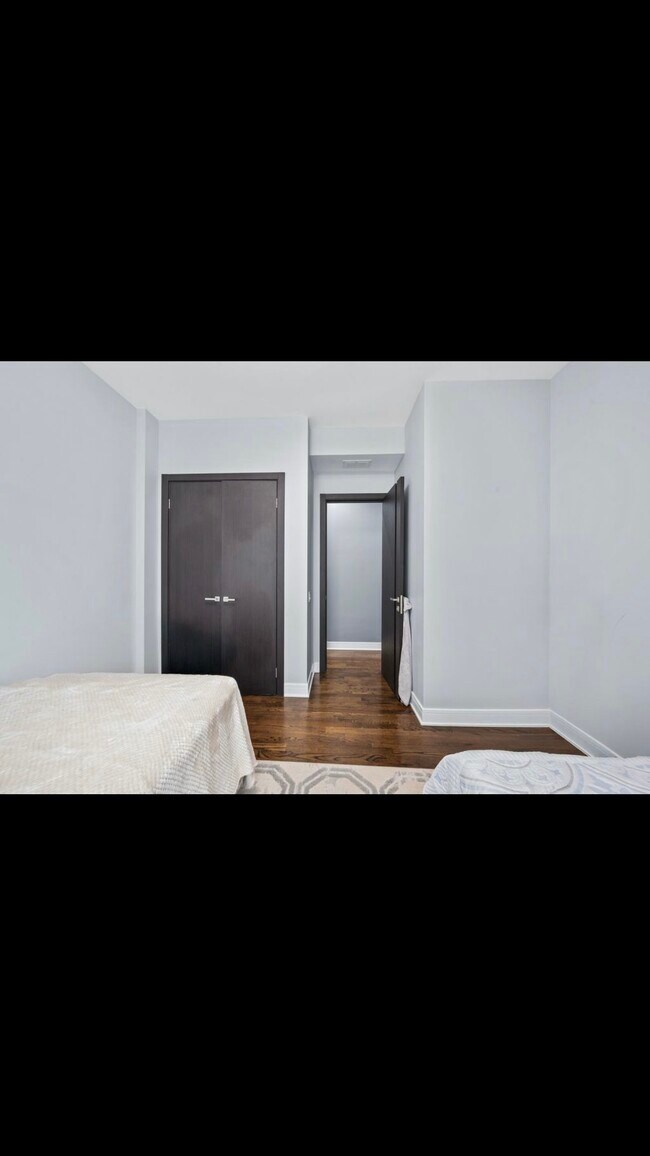Second bedroom - 4133 W Hirsch St