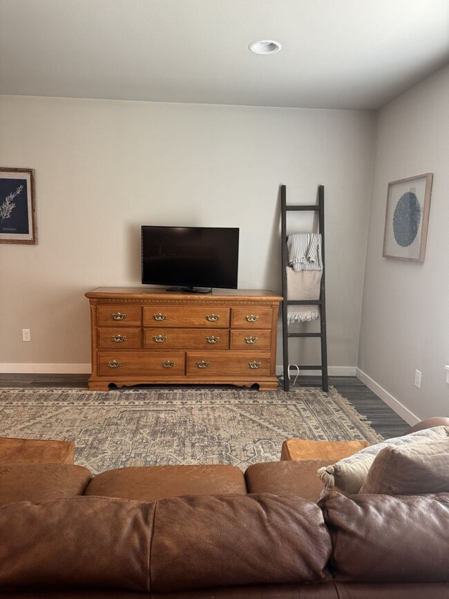 Building Photo - Furnished Hermiston Rental
