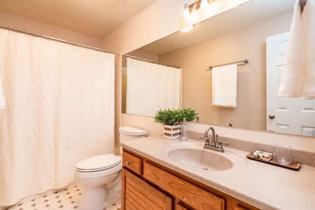 Building Photo - Online for roommate application ONLY