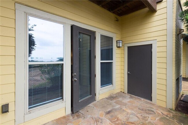 Building Photo - 1108 Milton Terrace SE