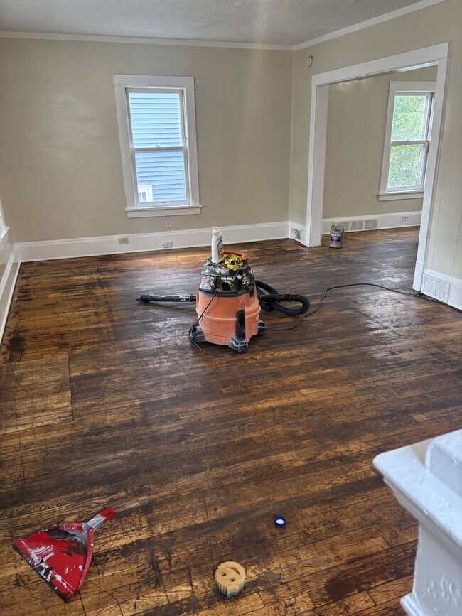 Building Photo - 231 Dickinson St SW