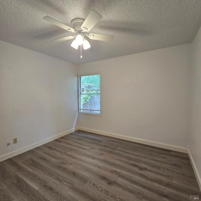 Building Photo - 102 Laurel St