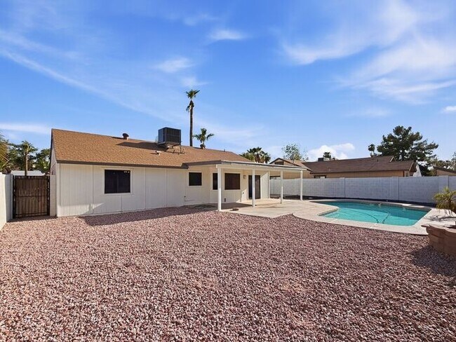 Building Photo - 3 Bedroom Home In Heart of Chandler for Rent