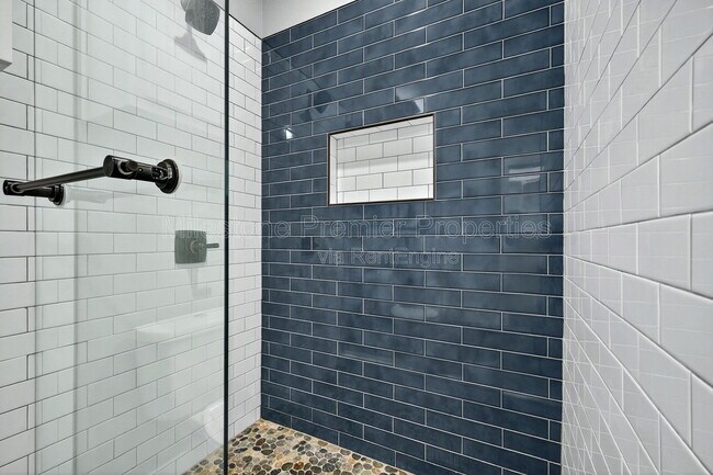 Building Photo - 1425 S 7th Ave