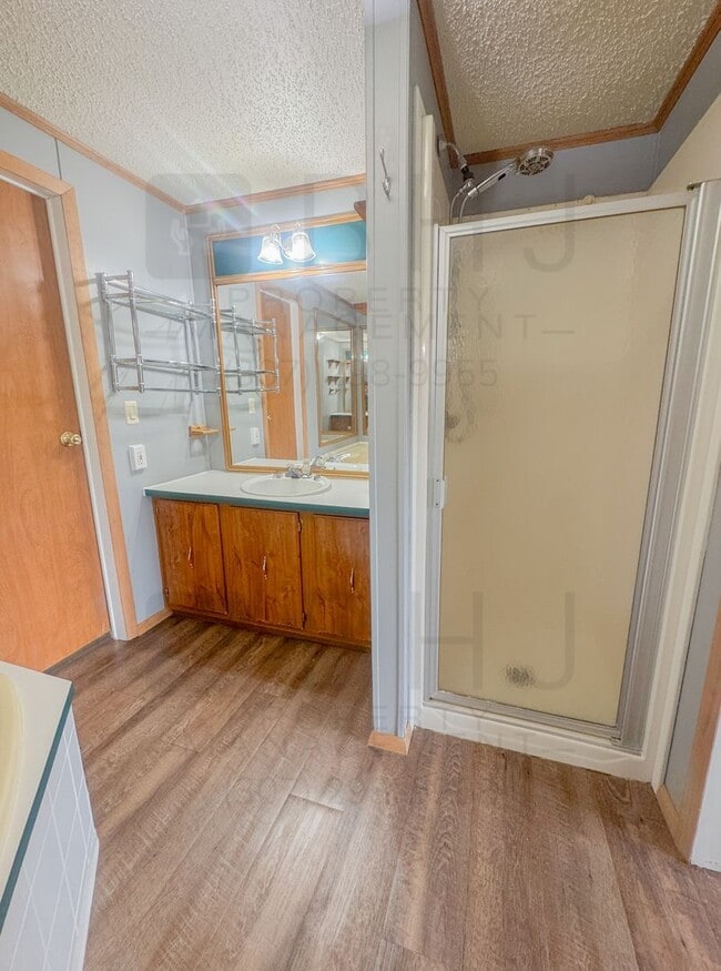 Building Photo - Dog Friendly, 3 Bed/ 2 Bath SFH