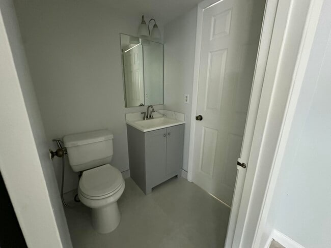 Building Photo - 1799 Fairview Villas Dr