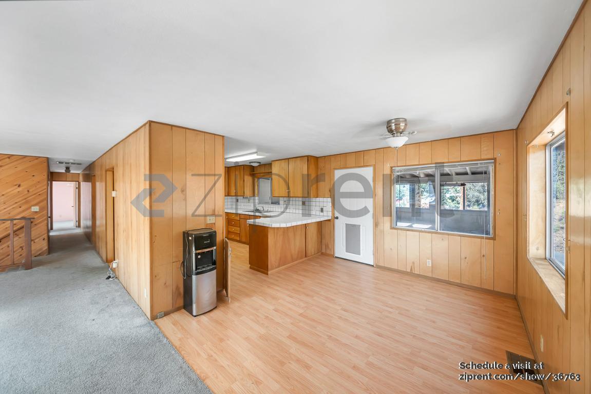Building Photo - 140 Crable St