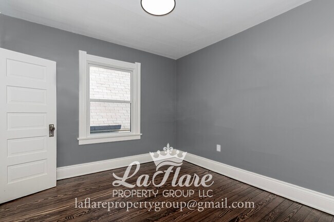 Building Photo - 631 Clark St