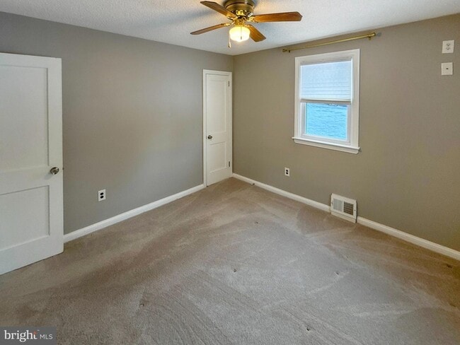 Building Photo - 133 N Line Rd