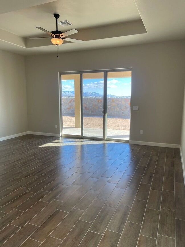 Building Photo - Beautiful Newly Constructed Home **Move In...