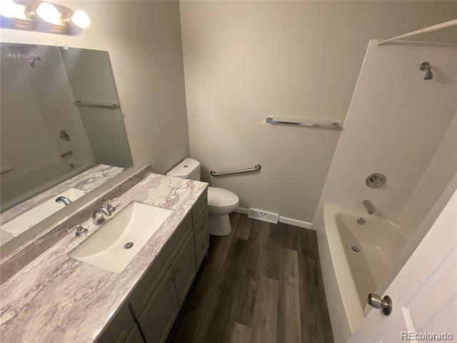 Building Photo - 422 Salem St