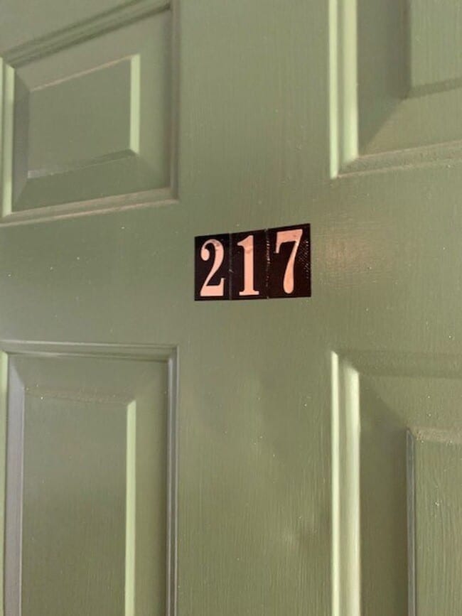 Building Photo - Waikiki Studio Unit - Electric, Water & Sewer included - Avail now!