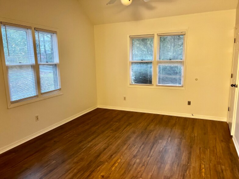 Building Photo - 408 Rice Dr