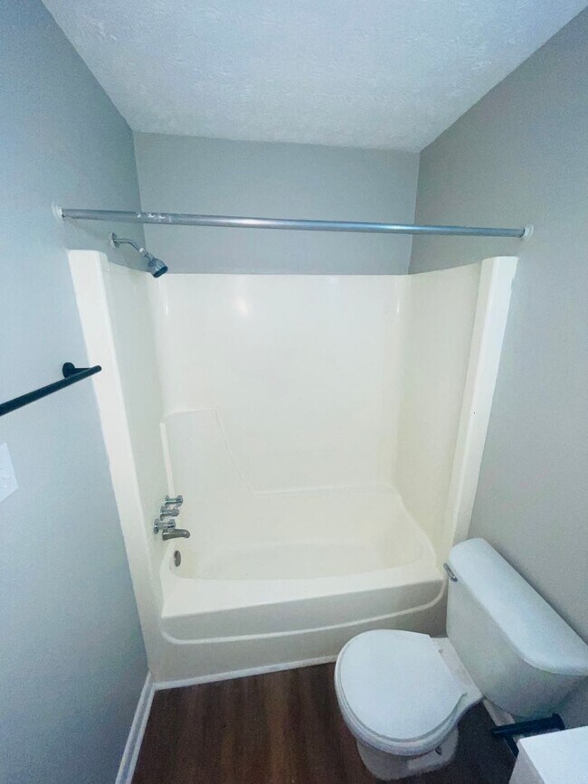 Building Photo - Duplex near Lake Jackson