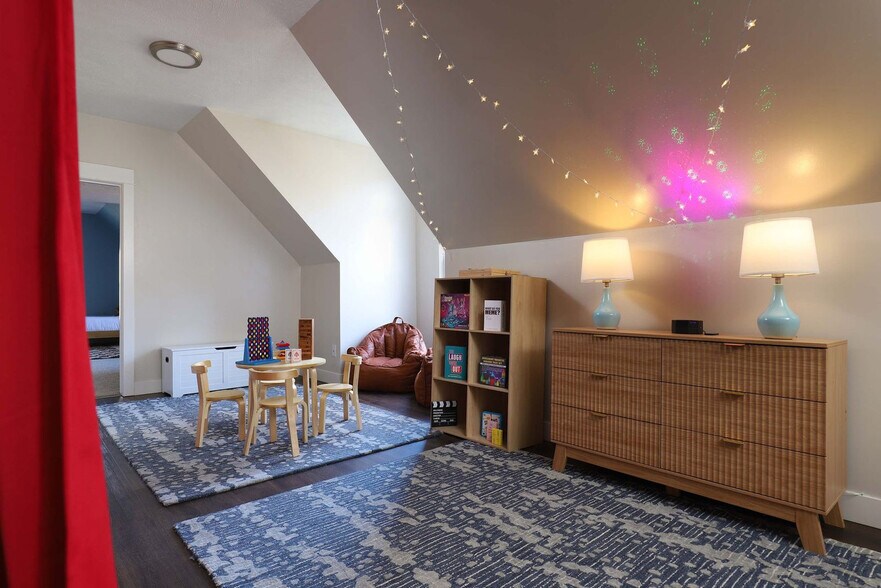 Building Photo - 331 June Ln