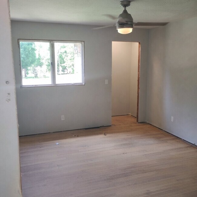 Building Photo - 3006 E Gasconade St