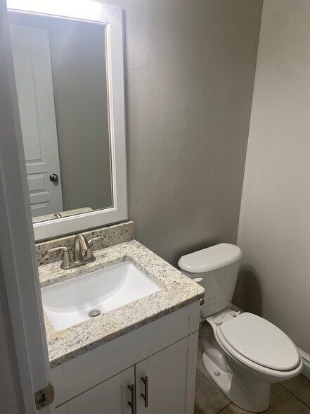 Building Photo - 224 W Bellano Way
