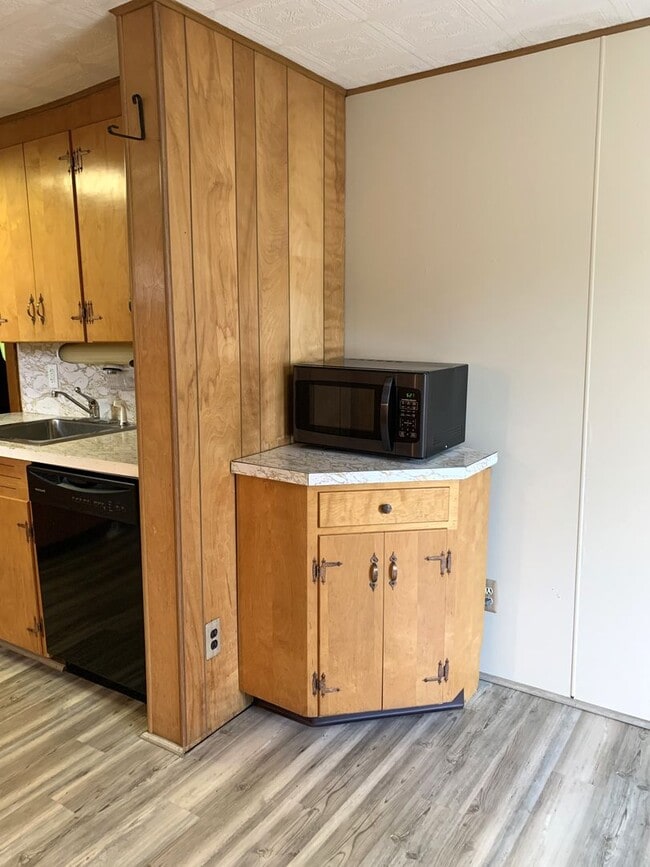 Building Photo - Charming single-family home just a short walk from Shippensburg University!