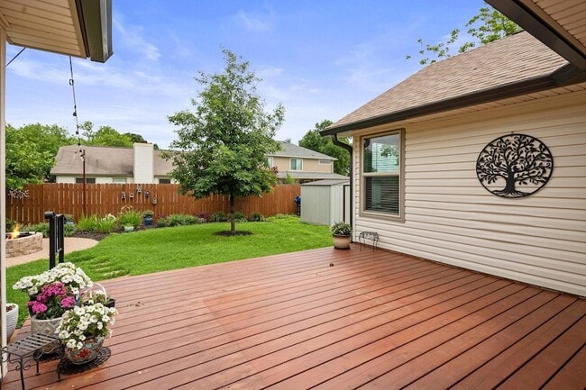 Building Photo - 1408 Deer Ledge Trail