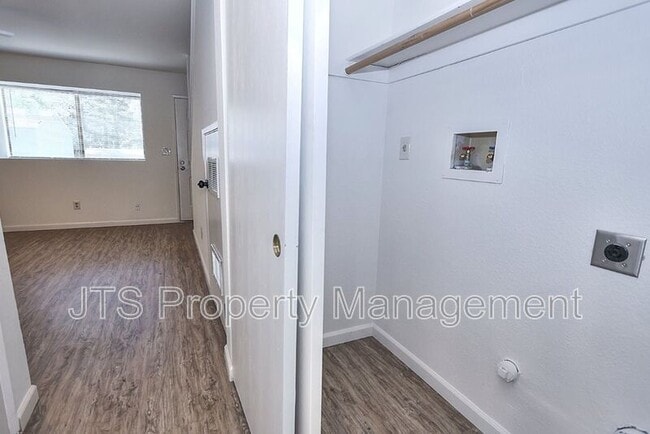 Building Photo - 5848 Alorn Ln