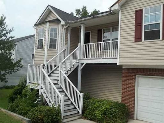 Building Photo - MOVE IN TODAY!  Large 4 bed 2 bath with bo...