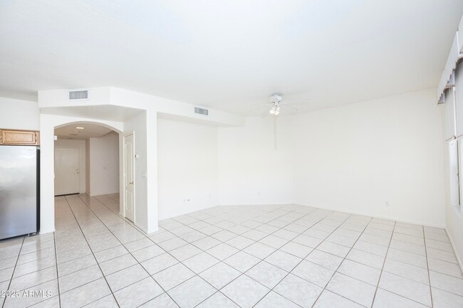 Building Photo - 3844 E Kings Ave