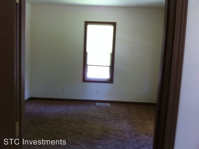 Building Photo - 2 br, 1 bath House - 402 W. McDonough