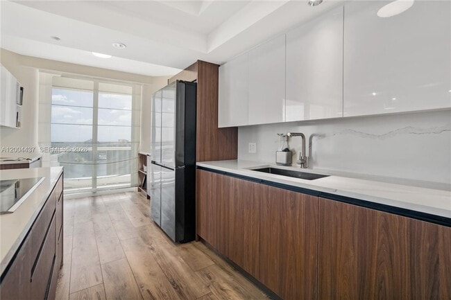 Building Photo - 7000 Island Blvd