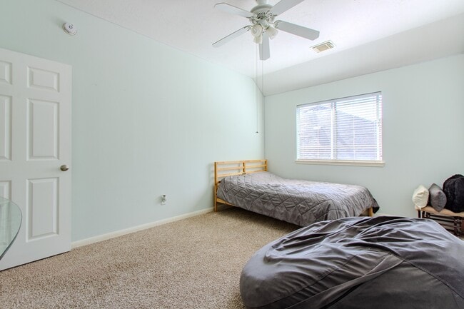 Building Photo - 20922 Clovermeadow