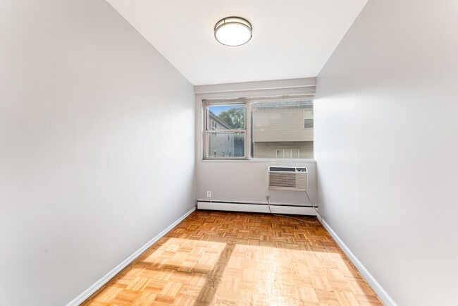Building Photo - 350 Elmora Ave