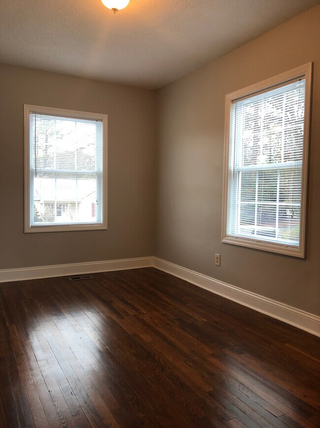 Building Photo - Charming 3 bedroom home in the heart of do...
