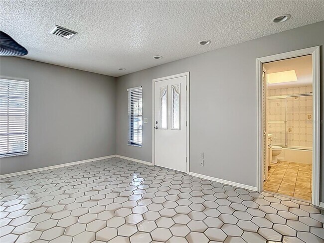 Building Photo - 813 Ormond St