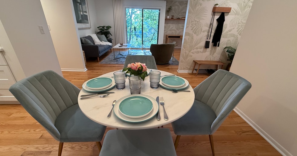 Dinning Area with River View - 515 Basswood Ave
