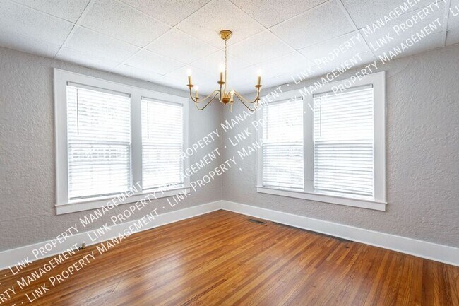 Building Photo - Charming Fully Renovated 4-Bedroom Home in...