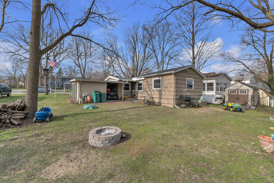 Building Photo - 8036 Huron St