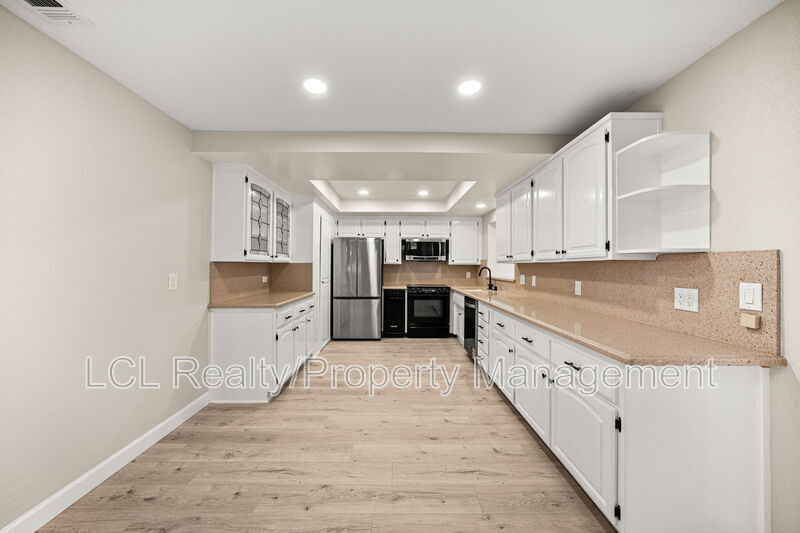 Building Photo - 29880 Longhorn Dr