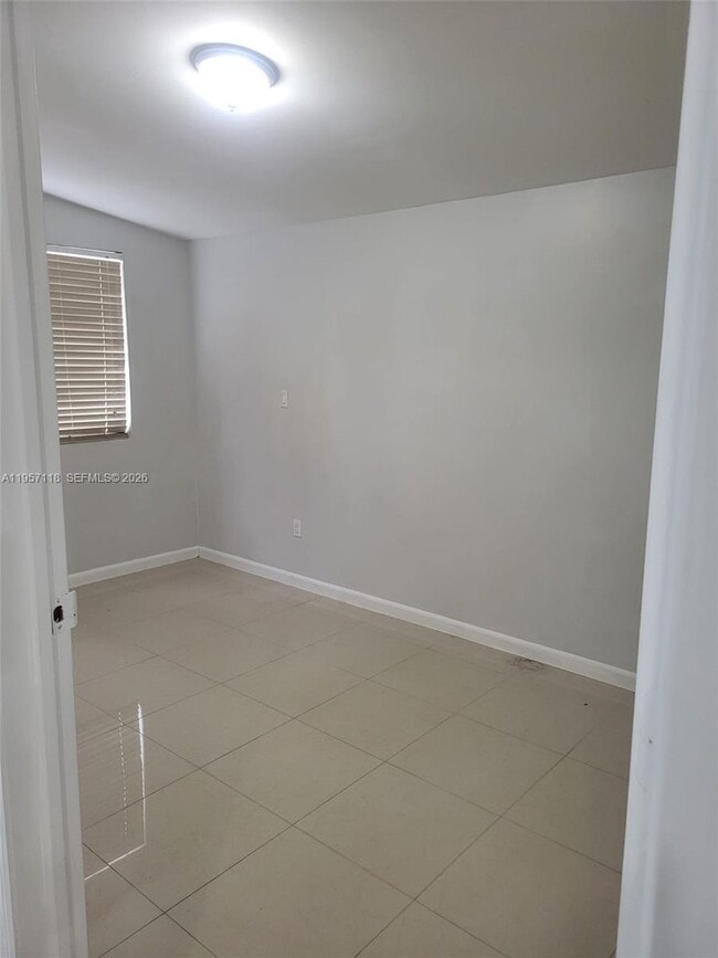 Building Photo - 1155 NE 113th St