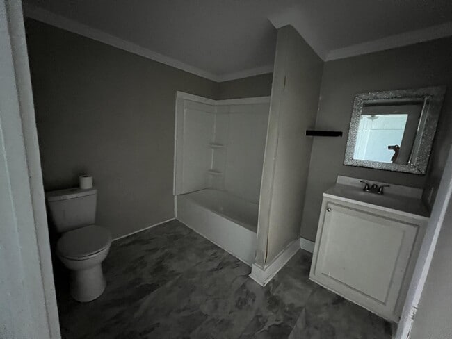 Building Photo - 210 Marne St