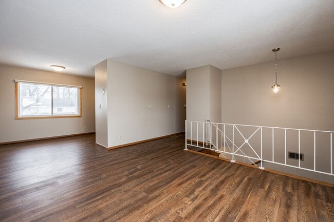 Building Photo - 6507 Laurel Ln NE