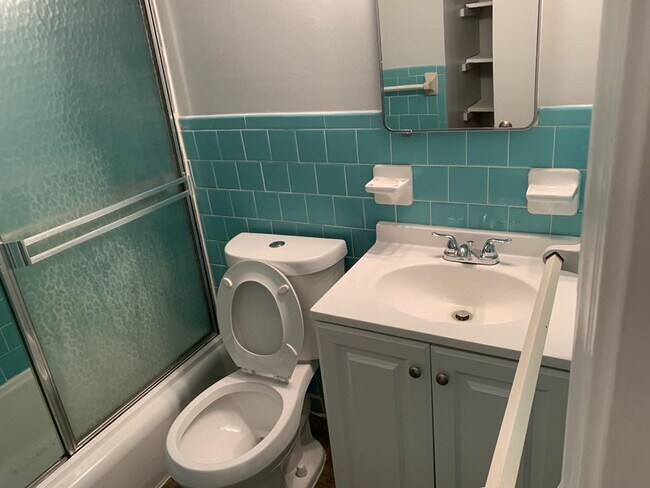 Building Photo - 324 Mays Ave