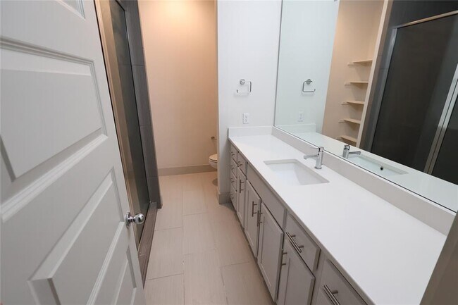 Building Photo - 2101 Town Centre Dr