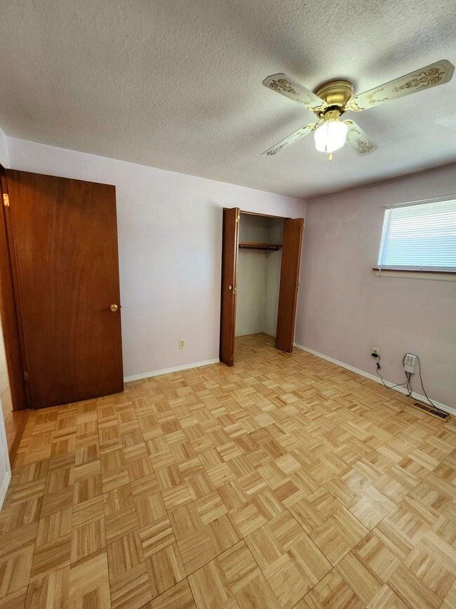 Building Photo - 2108 W 9th Pl