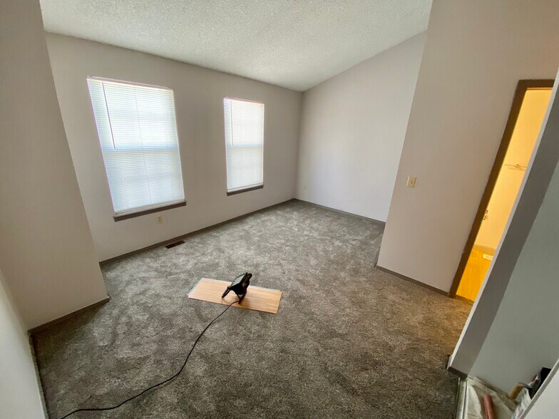 Building Photo - 9703 W Chatfield Ave