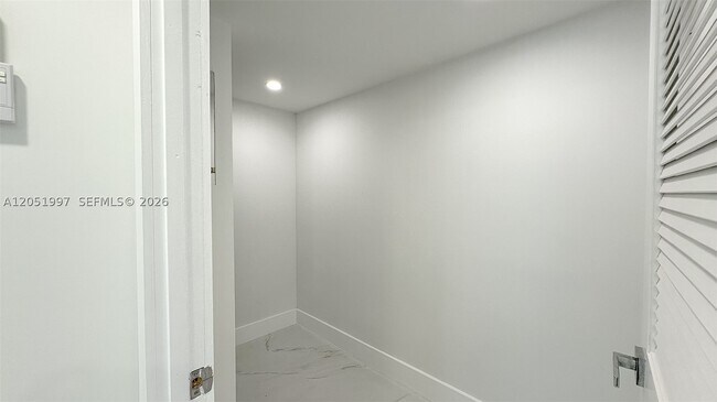 Building Photo - 18061 Biscayne Blvd